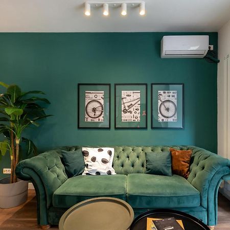 Downtown Retreat: Spacious 2-Br By Unirii Square Bukarest Eksteriør billede