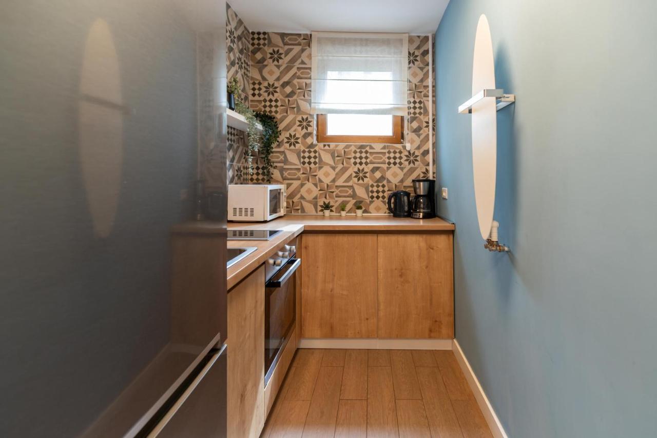 Downtown Retreat: Spacious 2-Br By Unirii Square Bukarest Eksteriør billede