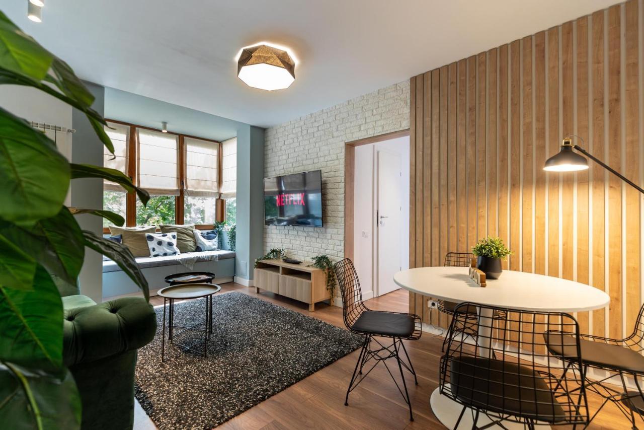 Downtown Retreat: Spacious 2-Br By Unirii Square Bukarest Eksteriør billede