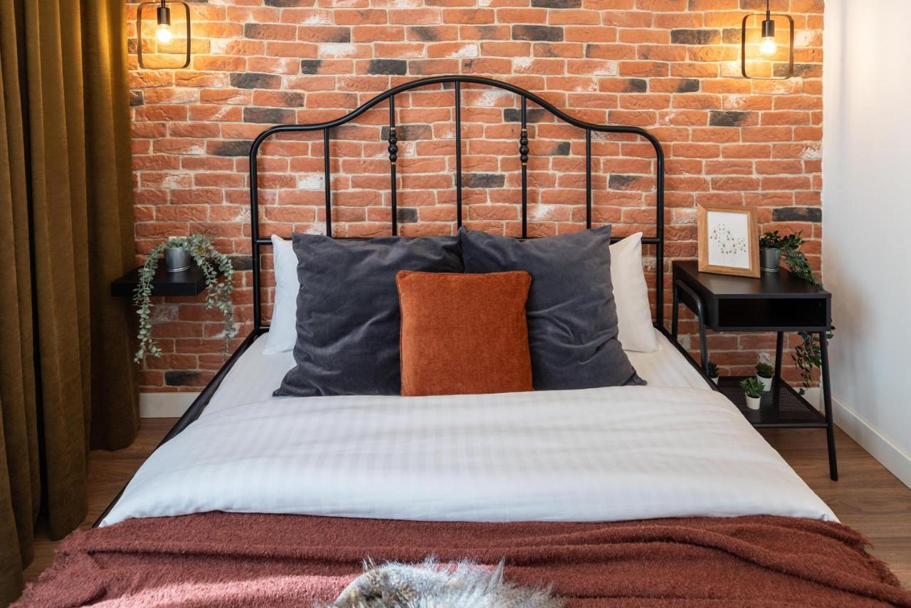 Downtown Retreat: Spacious 2-Br By Unirii Square Bukarest Eksteriør billede