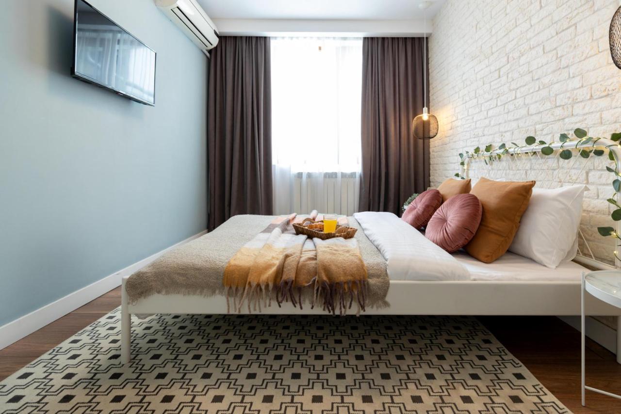 Downtown Retreat: Spacious 2-Br By Unirii Square Bukarest Eksteriør billede